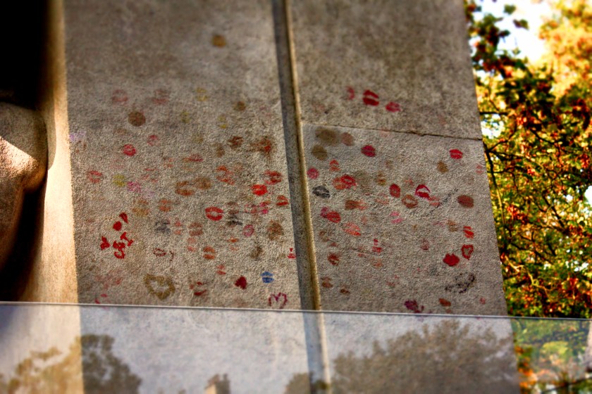 Kisses on Oscar Wilde's burial place